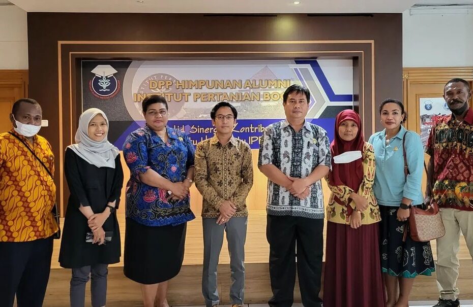 Kunjungan Bappeda dan Dinas Pertanian Kabupaten Mimika Papua di Pusat Kajian LP2B